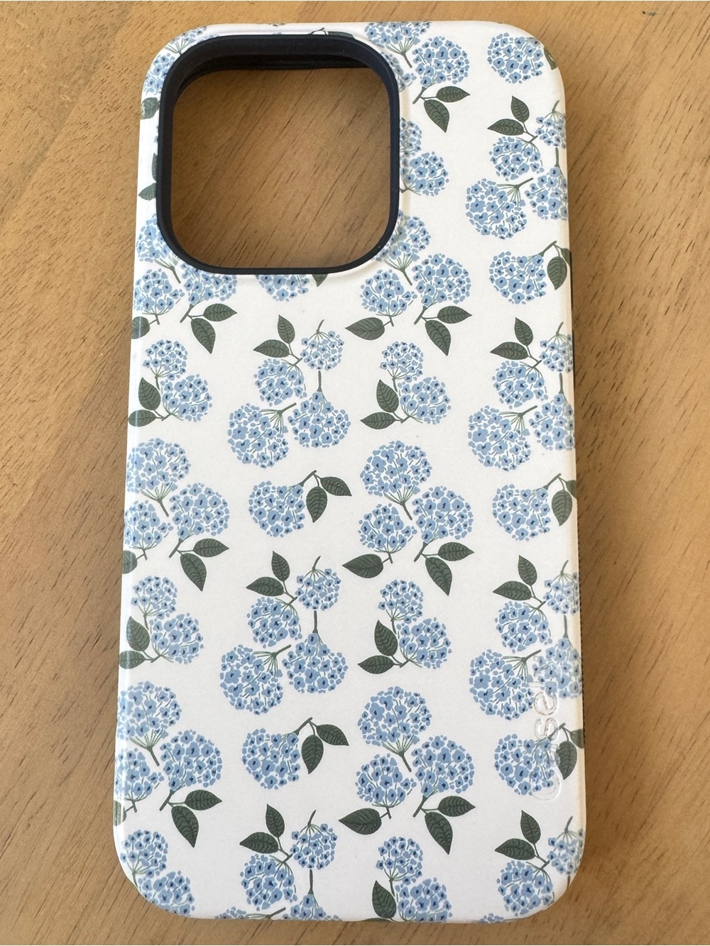Casely Nantucket Cottage Blue Hydrangea Case iPhone 14 Pro MagSafe